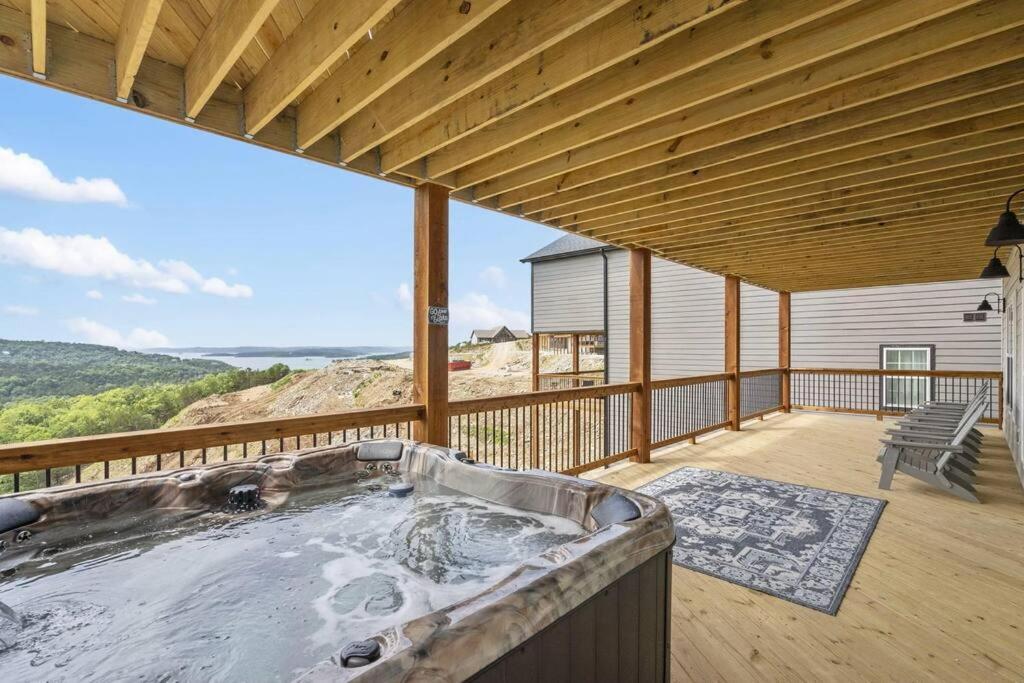 The Lake Fish-Amazing Views-Sleeps 24-Indoor-Outdoor Pools Branson Exterior foto
