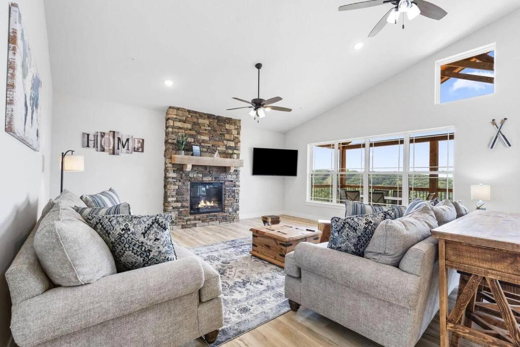 The Lake Fish-Amazing Views-Sleeps 24-Indoor-Outdoor Pools Branson Exterior foto